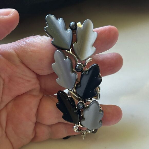 Vintage Black and Silver oak Leaves Bracelet - Picture 5 of 6